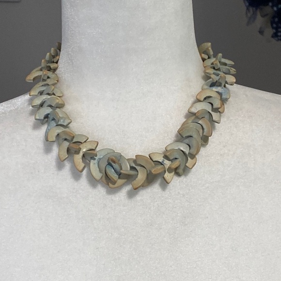 Seashell Cream Howlite Chevron Arrow Bohemian Edgy Minimalist Choker Necklace - Picture 3 of 16